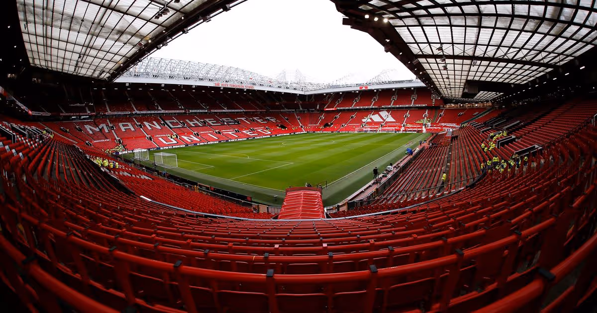 Old Trafford crowd atmosphere